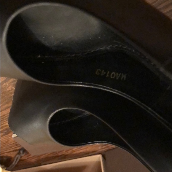 Louis Vuitton peep hole heels - Picture 8 of 8